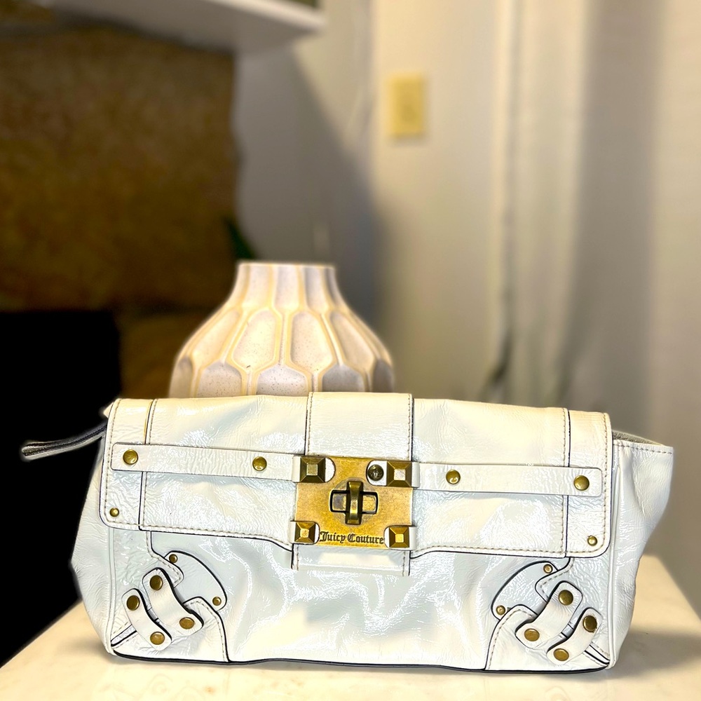 Casual Clutch Juicy Couture is perfect for a girl's day!